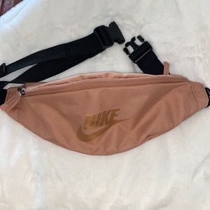 Nike Fanny